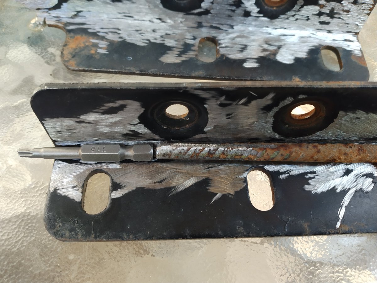 Gareth_A bot I'm not on Twitter "The rivet will then either fall out