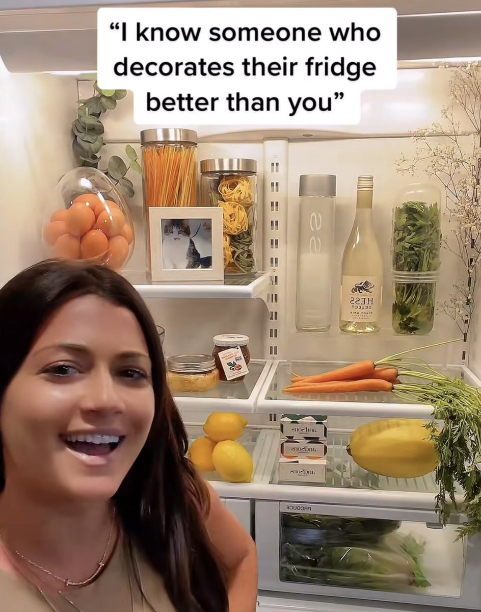 lolitascak3's tweet image. ติ๊กต่อกเปิดโลกเราได้ทุกวัน ล่าสุดมีเทรนด์ใหม่คือตกแต่งตู้เย็น ตกแต่งที่หมายถึงแต่งจริงๆ ไม่ใช่แค่จัดวางข้าวของให้เข้าที่ ตกแต่งแบบแต่งเพื่อความสวยงาม ประหนึ่งเปิดตู้เย็นในโชว์รูมดู5555555