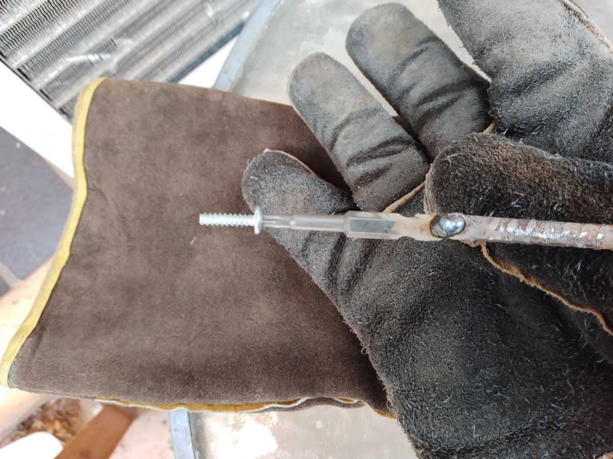 Gareth_A bot I'm not on Twitter "The rivet will then either fall out