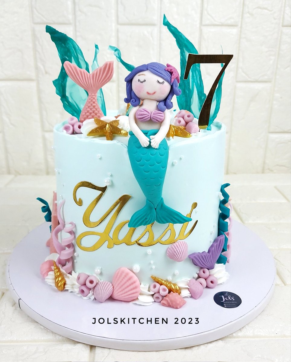 JolsWrites1's tweet photo. Back then I would dream of making these cakes. Now that dream is in my reality. Stoked of how far I have come. Excited of what is yet to come.
#mermaidcake #bakerslife #progress
❤ https://t.co/WOUkBKBqOe