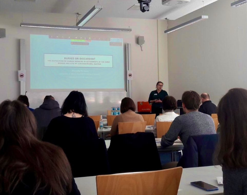 DVerdianu's tweet image. Had a great time listening to so many interesting talks at the #KielScales23 conference and presenting some aspects of my master thesis on the human remains from the Early Bronze Age settlement pits of Ulrichskirchen, Austria! 💀 @oeai_oeaw @univienna @ClusterRoots