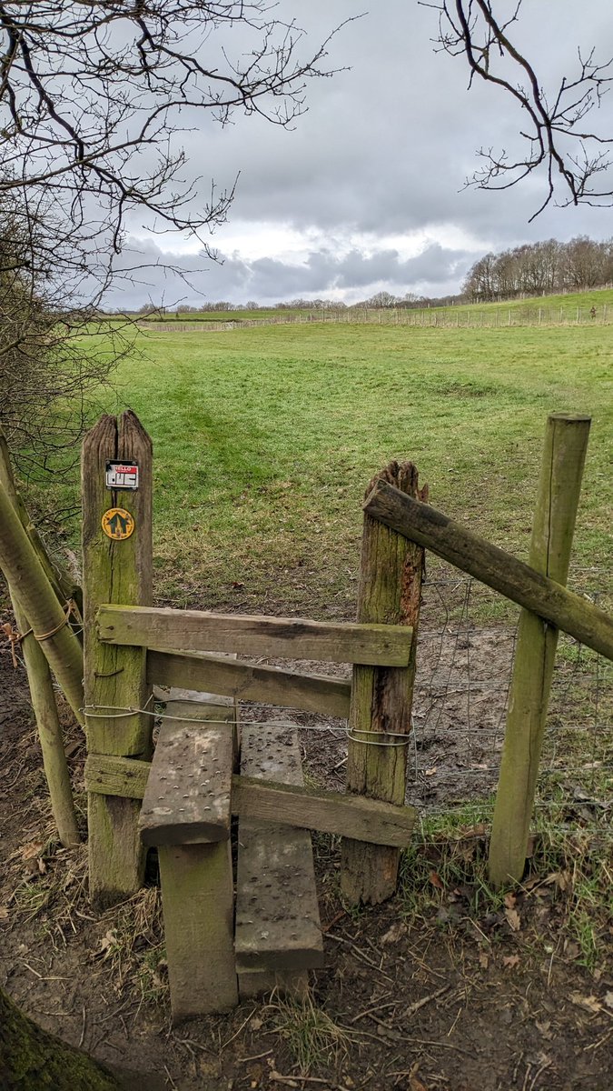 IanSheffield50's tweet photo. @IndentDesign @IMcMillan @jo_jodennis14 @iandenlo @LaineEleslaine @SQR45 @Yarmouthian1955 @allanjenkins21 @AnneQuinton Stile of the day #MarchMarchMarch https://t.co/XzKb4qJBLy