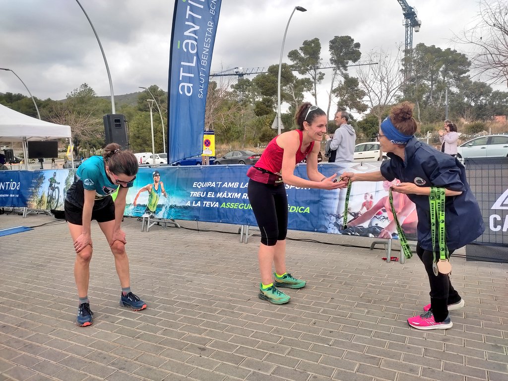 ultrescatalunya's tweet photo. Podi femení Speed @utbcn
(11km D+300m)
🥇Marta Arch (1:06:02)
🥈Sandra Díaz (1:06:40)
🥉Aude Bouchet (1:06:43)
#UTBCN https://t.co/yMMM3yxnKg