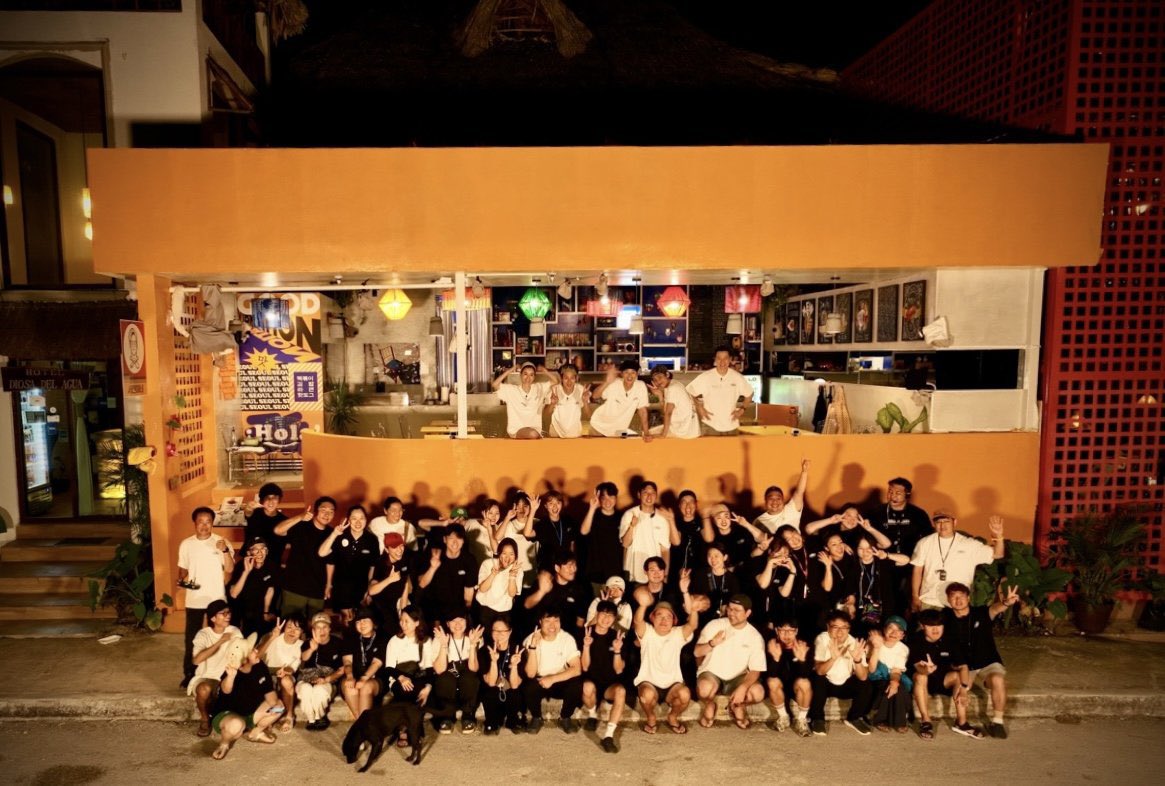 #JinnysKitchen group photo! 🥺 #박서준