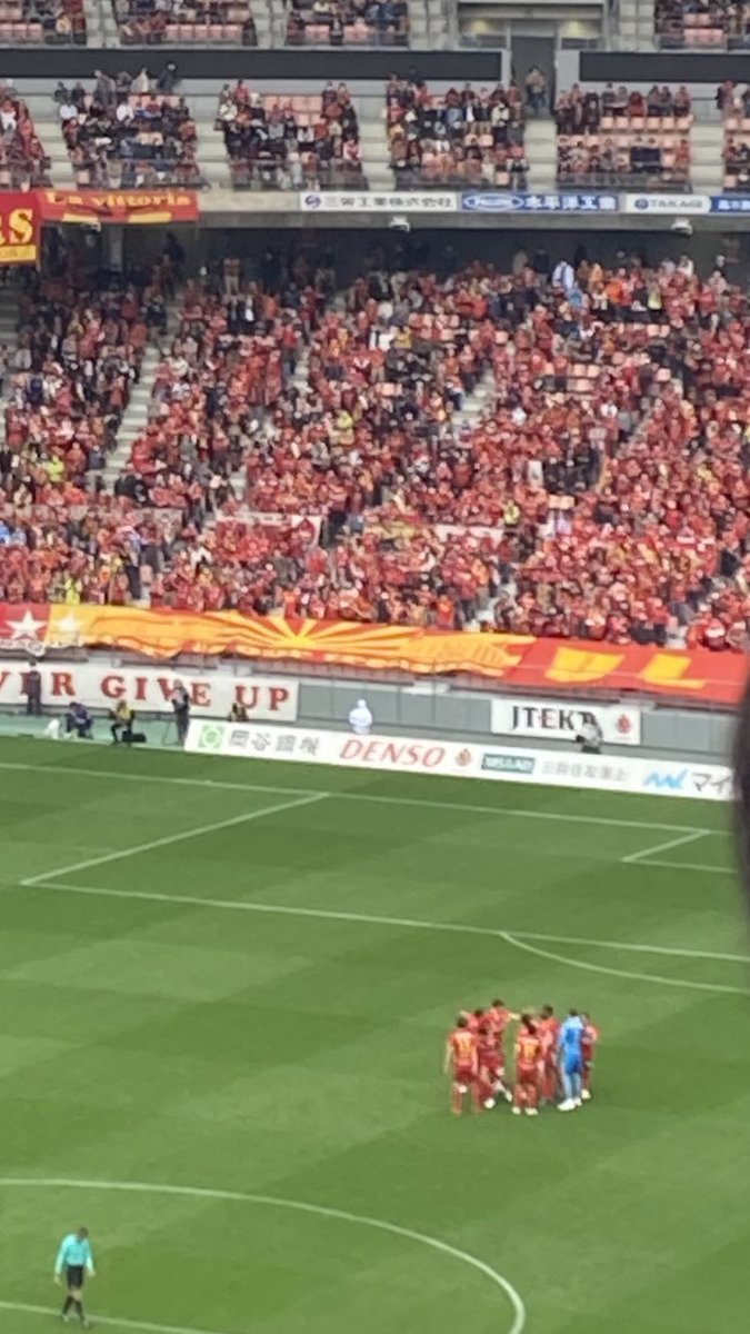 aaa_0422_'s tweet photo. 友達と名古屋グランパスの試合を観戦してきた！！4年ぶりの観戦！！
スコアは0代0の引き分けだった。
次の試合は勝って欲しい！！ https://t.co/02raiwZGxB