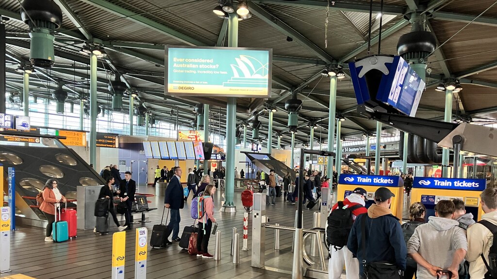 Op pad met het burgerteam van de Marechaussee: 'Wow, heb je mij écht niet door?'
rtlnieuws.nl/economie/artik…