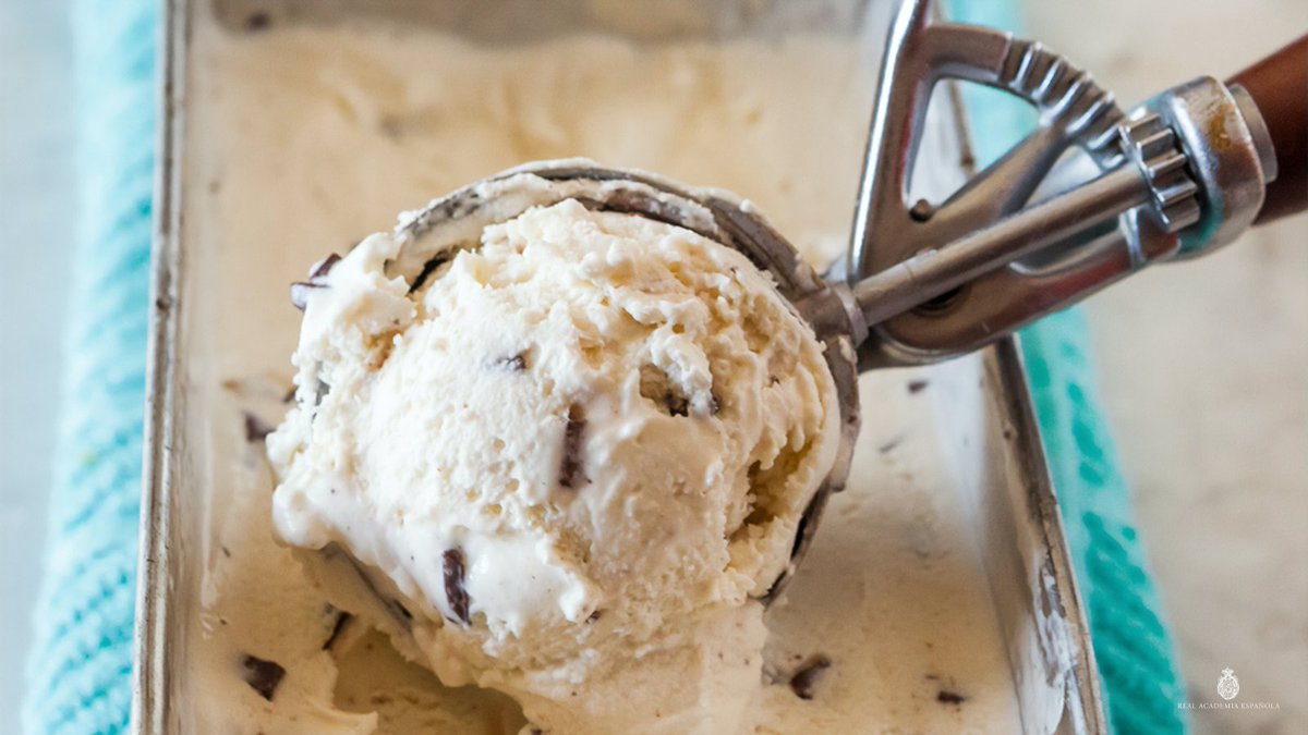 RAEinforma's tweet image. Para referirse al objeto de la imagen, usado para servir helado en forma de bola, a veces se emplea «funderelele» (voz cuya incorporación al diccionario académico está en estudio).

¿Cómo lo llaman ustedes?