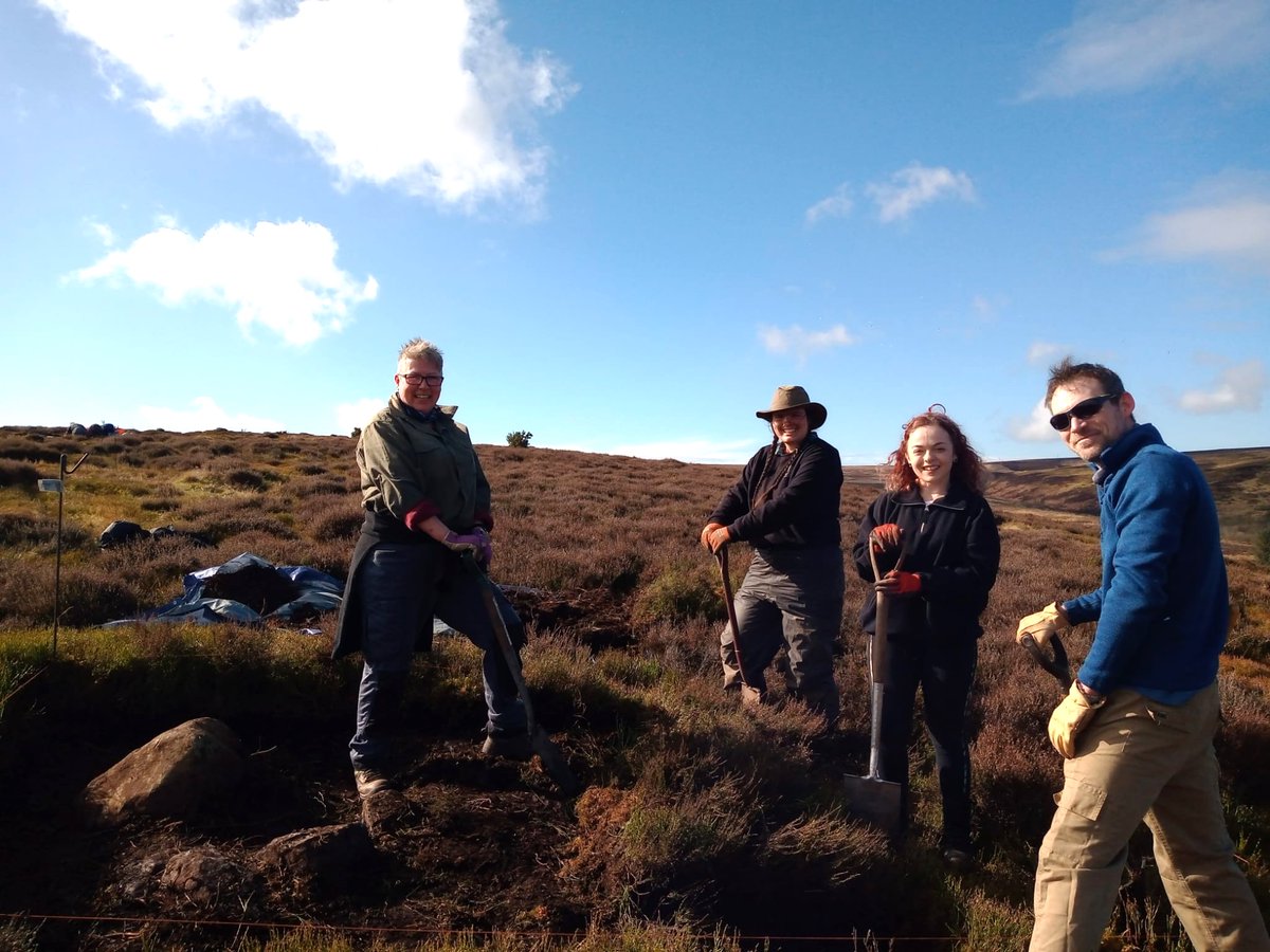 TheDigVenturers's tweet photo. Happy Saturday from our dig team on the @northyorkmoors! 

These guys are busy uncovering a Bronze Age settlement in an effort to reveal more detail about day-to-day life on the North York Moors up to 4,000 years ago. Wish them luck! 🍀

#archaeology #moodig https://t.co/FreJ5nwn6z