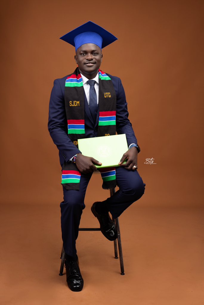 Alhamdulilah X3
We did it💯

To all those who recognize my struggle through this journey, this is for you too 🙏🏾❤️
BA Journalism <a href="/UniOfGambia/">University of The Gambia</a> #classof2022