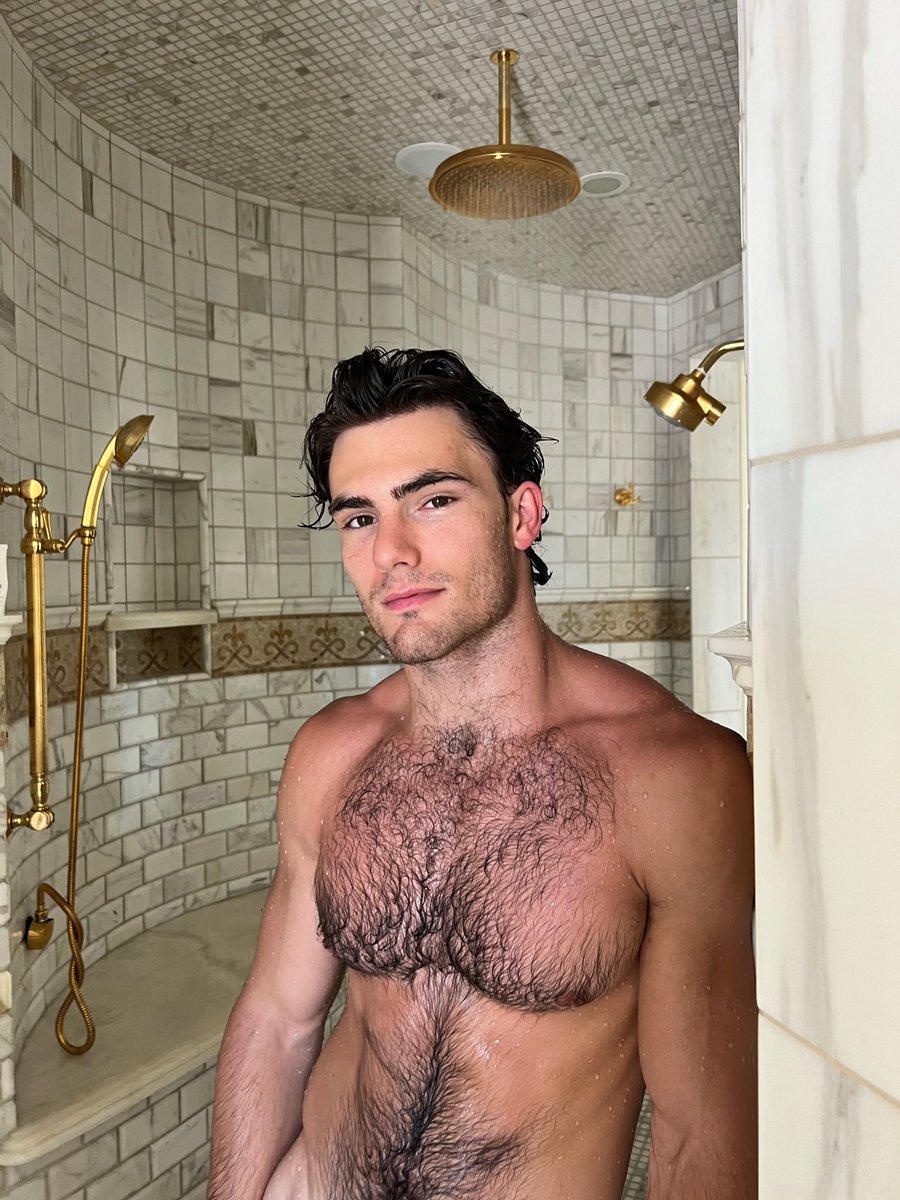 KingConely's tweet photo. a little burnt 🥵 https://t.co/0HdUJQyZ7E
