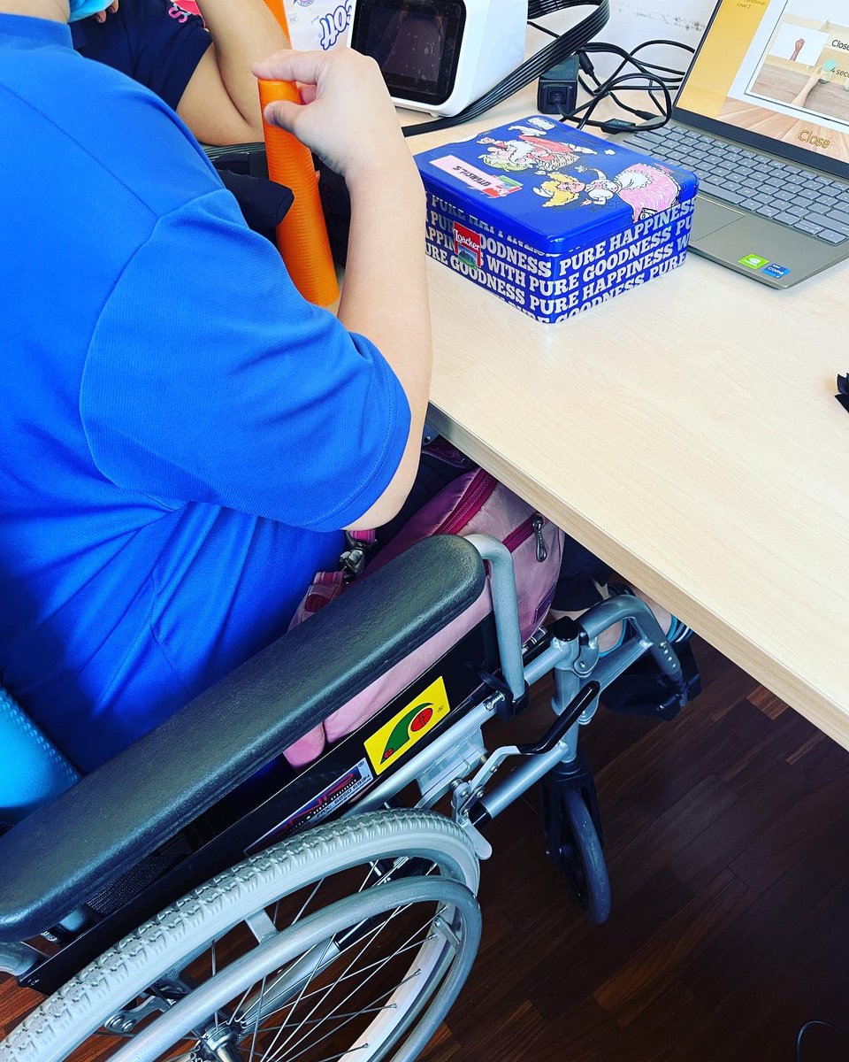 RocesoTech's tweet photo. We are proud to start EsoGLOVE Myo trial at Stroke Support Station at Enabling Village. Patients who tried EsoGLOVE today saw immediate improvement and we are looking forward to sustainable benefits on them. #stroke #strokerehab #strokerehabilitation #neuro #neurorehab https://t.co/Bf4WB293vR