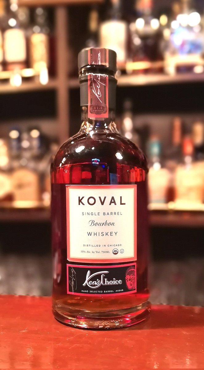 sakakiwhisky's tweet photo. 本日もオープンです。
さてコラボボトルのご紹介です。
KOVAL×Ken's choice
シングルバレル、55%で瓶詰。最近は増えてきましたが当時は珍しかった55%でのボトリングです。しっかりと樽の風味がのった味わいです。
#kensbar #kenschoice #KOVAL #ウイスキー #バーボン #シカゴ #新宿 #ゴールデン街 https://t.co/bYLDzZb2CR