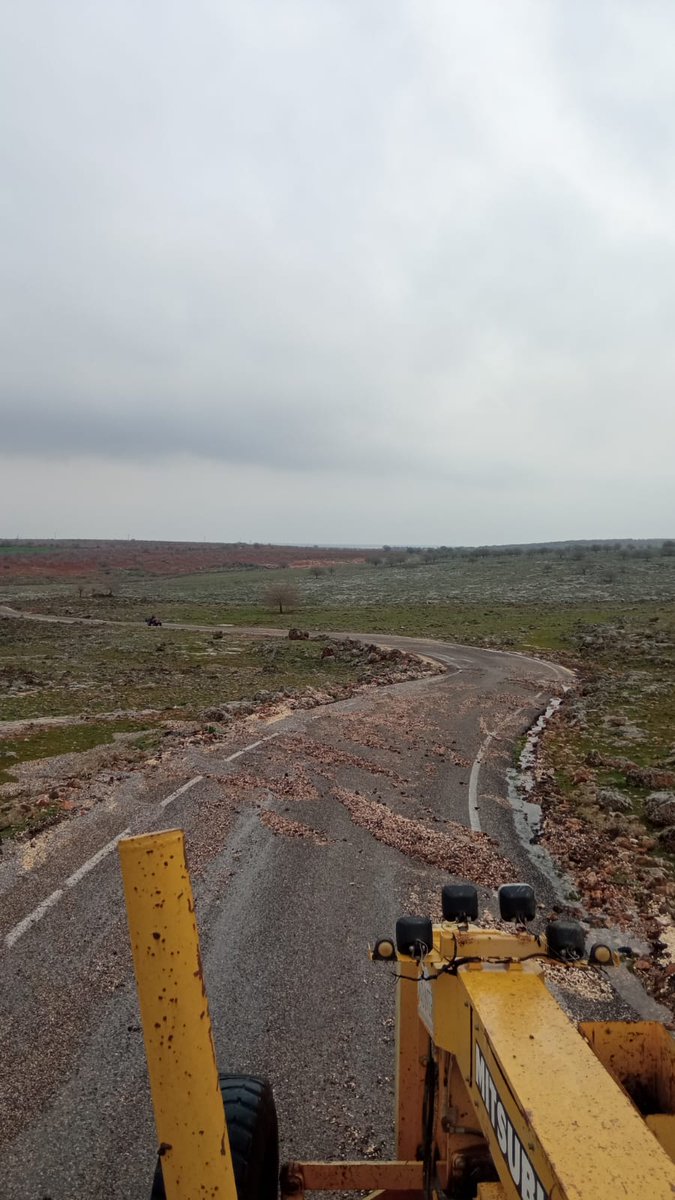 Dün gece şehrimizde yaşanan şiddetli dolu ve sağanak yağış sonrası yollardaki ulaşımın devam etmesi için <a href="/gbb_fen/">GBB Fen İşleri</a> İşleri ekiplerimiz ilçelerimize ulaşımı sağlamak için çalışmalarına devam ediyor. 🚧