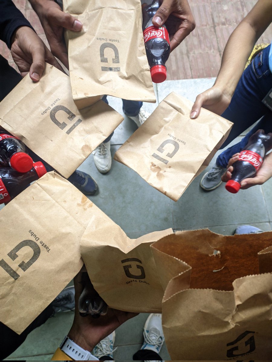 nickyadu10's tweet image. Jaldi jaldi #DurgFoss attend kar leta Fhir dosto ke samne cool banunga 🌚
.
.
@durgfoss #DurgFOSS #FOSSunited #keploy #DigitalOcean