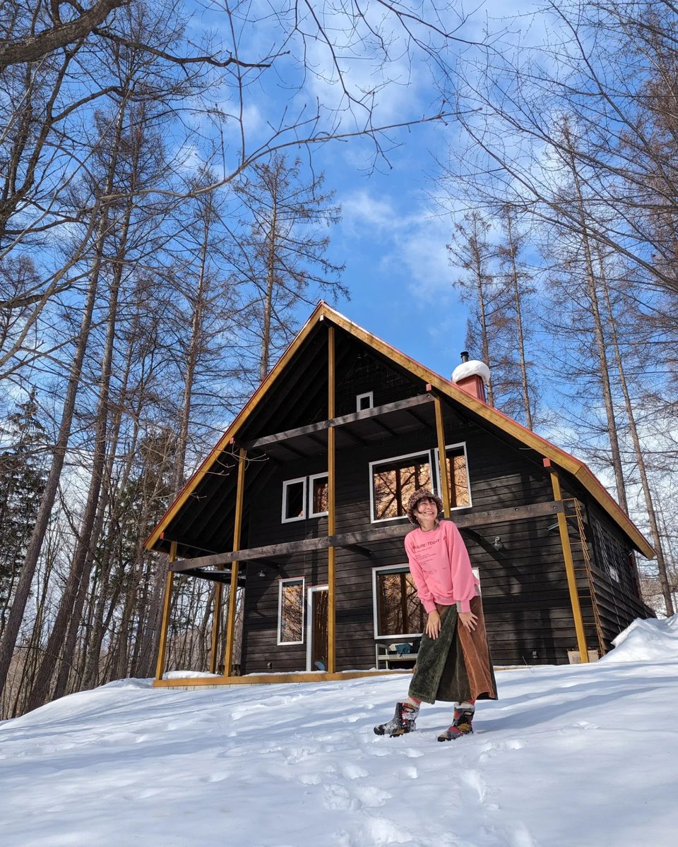 yoshimi__lynn's tweet photo. 可愛いコテージ♡
こんなおうちに住めたら、毎日テンション上がりそう☆

雪山に映える、ピンクのトレーナー(^^)
雪山にも映えていた♪

元気100倍になる、お気に入りです♪

mivialoca

#mivialoc… https://t.co/1gnmW8LoJK https://t.co/zZwo6p6zJ1