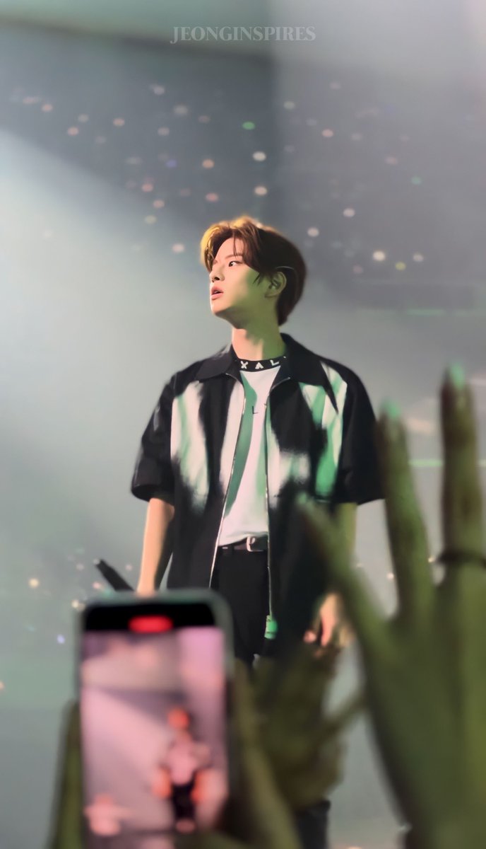 jeonginspires's tweet photo. [230312 - 김승민] 

He is literally glowing.  Indeed a real-life prince. ✨

#SKZinMNL2023
#MANIAC_IN_MANILA 
#MANIACinMANILA_Day2 https://t.co/4uynecLbUT