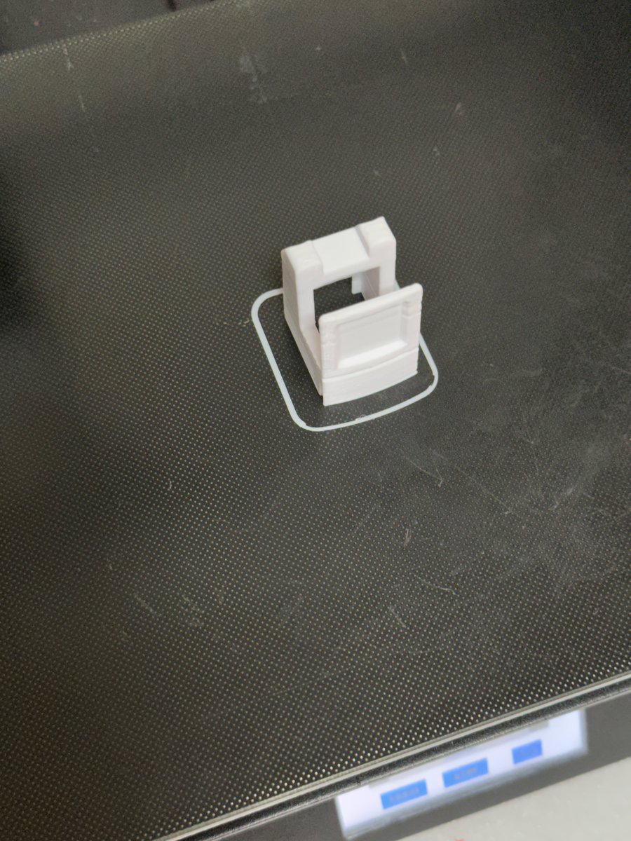 ynomura's tweet image. 「M5 ATOM-S3用レトロPC風スタンド」が有った。
　booth.pm/ja/items/45981…
画面を表示するプログラムも公開されていた。
　github.com/tomorrow56/M5S…
サイトの下方に、STLファイルへのリンクもあったので、3Dプリント&amp;amp;サンプルプログラムを動かした画像です。
素晴らしい！
#AtomS3 #happymac #sadmac