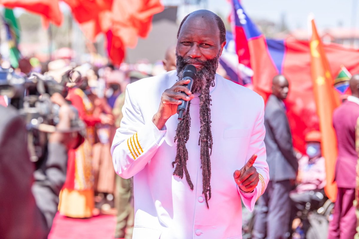 desirousBM's tweet photo. Who would have intervened in our dire situation Kenya? We are all aware that rain only comes from God. So, for Elijah to command the heavens to release rain upon the land and it instantly happens, we must really honour God and His Servant. #TheRainOfElijah https://t.co/2cDbIddam2