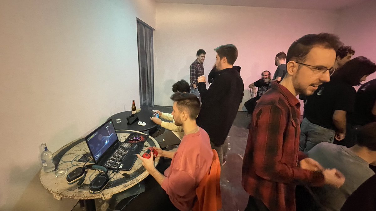 Gente Dando Charlas tweet media