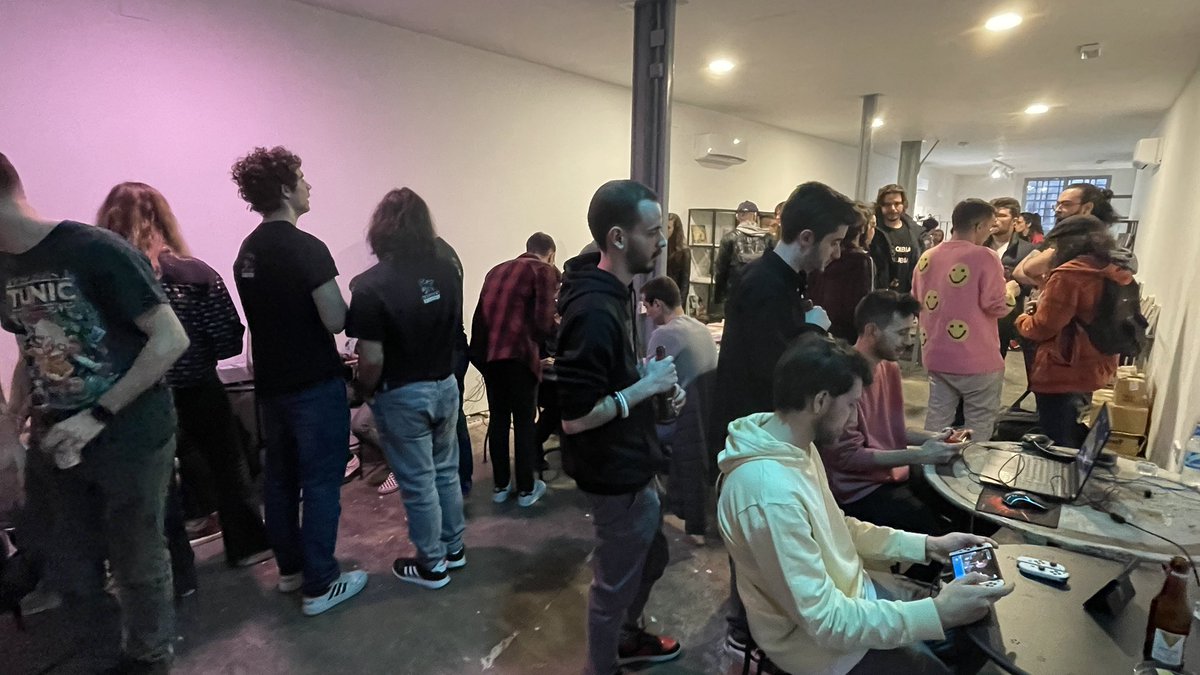 Gente Dando Charlas tweet media