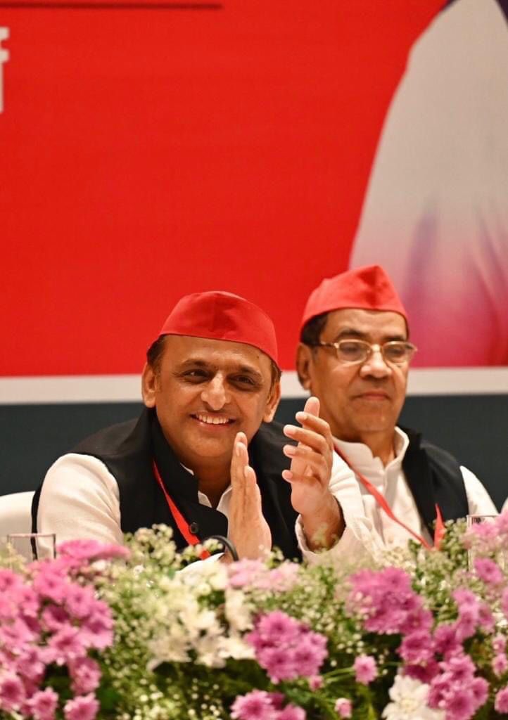 MPDharmendraYdv's tweet photo. समाजवादी पार्टी की राष्ट्रीय कार्यकारिणी बैठक, कोलकाता में… https://t.co/blVCA6NMun