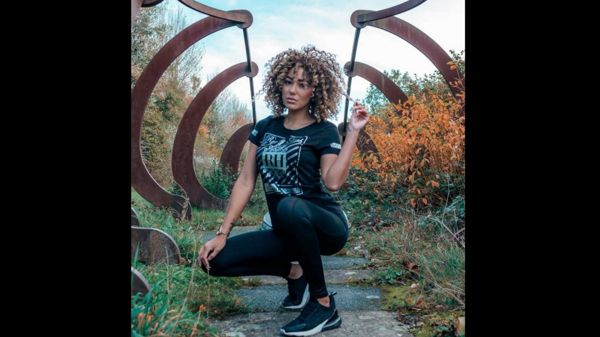 royallyhighuk's tweet photo. Rule the streets in style with Royally High! 👑💥 This streetwear collection is designed to make you feel powerful and confident wherever you go. Don't settle for basic when you can be royally chic! 💁‍♀️💅 #RoyallyHigh #Streetwear #RuleTheStreets #FashionForward #ConfidenceBoost https://t.co/NGHMA14uiG