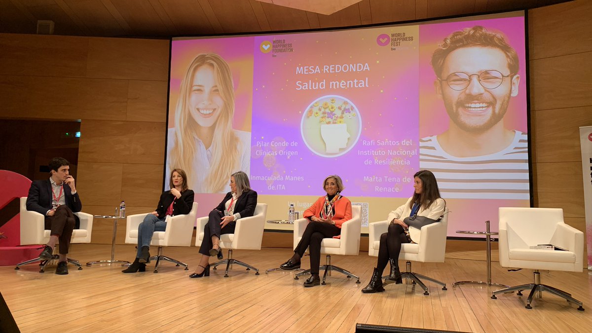 En la Mesa Redonda en #worldhappinessfest en Zaragoza. 
<a href="/worldhappinessf/">World Happiness Foundation</a> <a href="/happiness_fest/">WorldHappinessFest - bēCREATION</a>