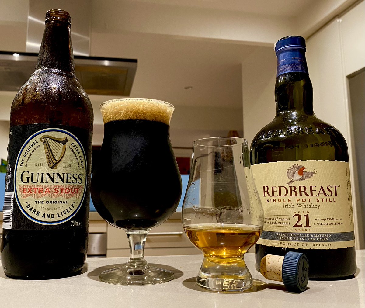 kennsysmith's tweet photo. A day late for #StPatricksDay, but work… meh.
Reasoning a glass with some  @GuinnessIreland #ExtraStout and some @Redbreast_US 21
Slàinte ☘️ 🥃 🍺 ☘️ https://t.co/TqDpboB26T