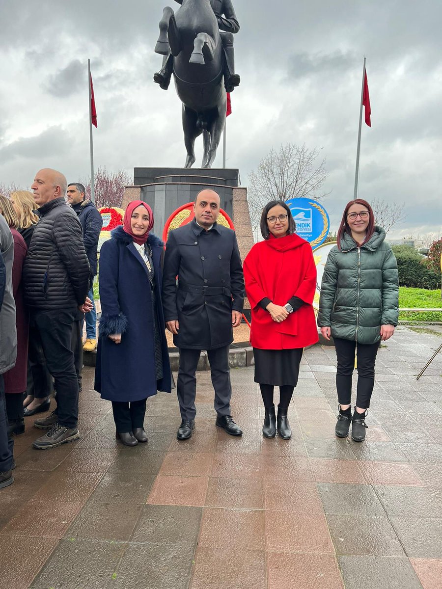 DevaIcAnadolu's tweet photo. Pendik Kaymakamımız Sayın Dr. Hülya Kaya'nın katılımı ile 18 Mart Çanakkale Şehitlerini anma töreninde yerimizi aldık.
Geçmişini bilmeyenin geleceği olamaz.
#PendikDeva #DevaKadında https://t.co/82kDkWz2Um