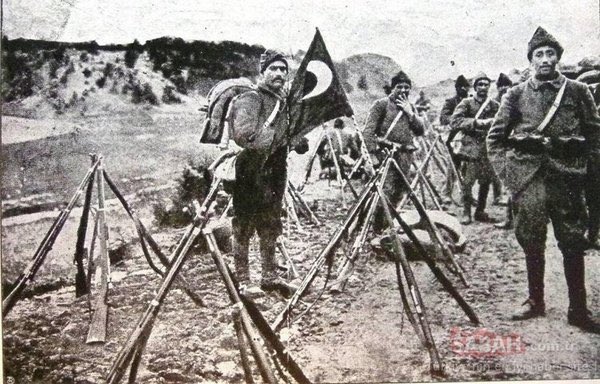 Emanetlerine büyük Atatürk nutuk ve gençliğe hitabe’de açıkça belirtmesine rağmen, gereğince ve yeterince sahip çıkamadığımız aziz şehitlerimize zaferin 108. yılında minnetle ve rahmetle.