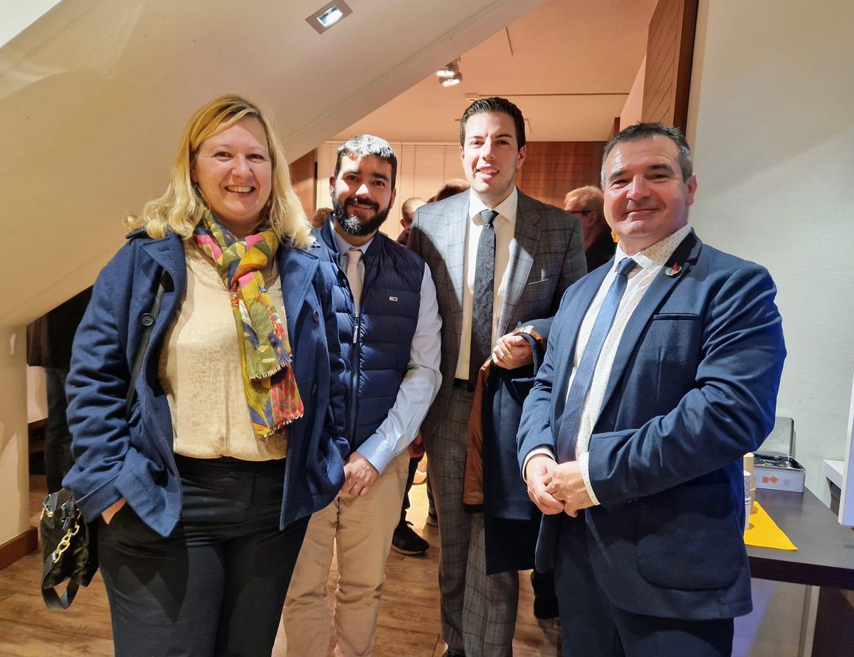 AnnickCousin_RN's tweet photo. Ravie d’avoir accueilli ma collègue @A_Masson06 et @ludovicpajot dans le cadre de leur tournée des fédérations des membres du BN du @RNational_off.
Des échanges constructifs avec les adhérents et un grand merci à @DelbosqS pour l’organisation ! #RN47 https://t.co/3Sx1O2nroQ