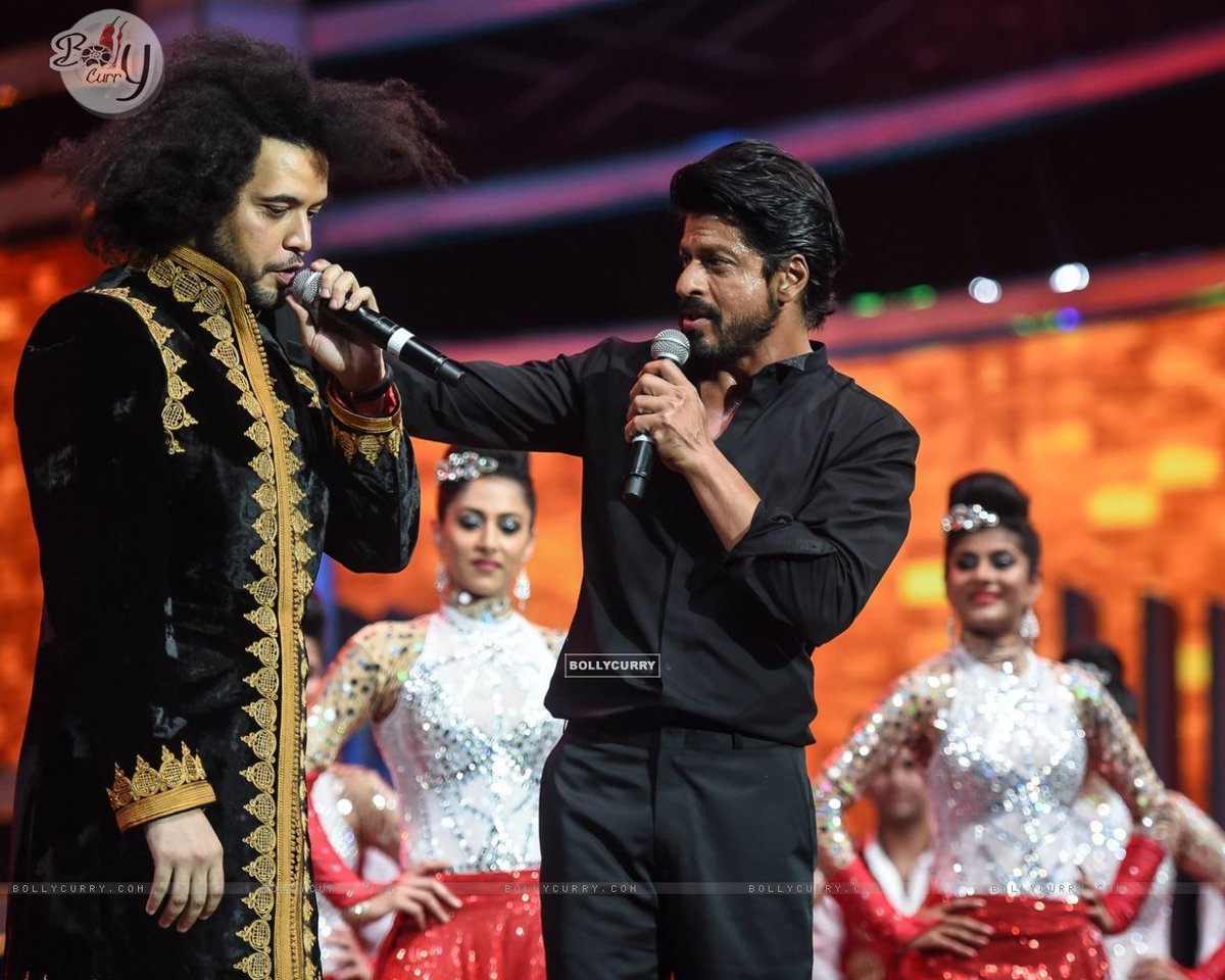 dilse__srk's tweet photo. #tb: __ @iamsrk being
himself...dancing to the
Jabra FAN with all joy
in the TOIFA Awards in
Dubai 2016. one of my
favourites perf. _he was
beyond awesome, sexy
charming ..elegance in
black shining brighter
than stars, winning ♡s
with his cutest smile...
...also with #Grini 💫 https://t.co/n097lms2Im