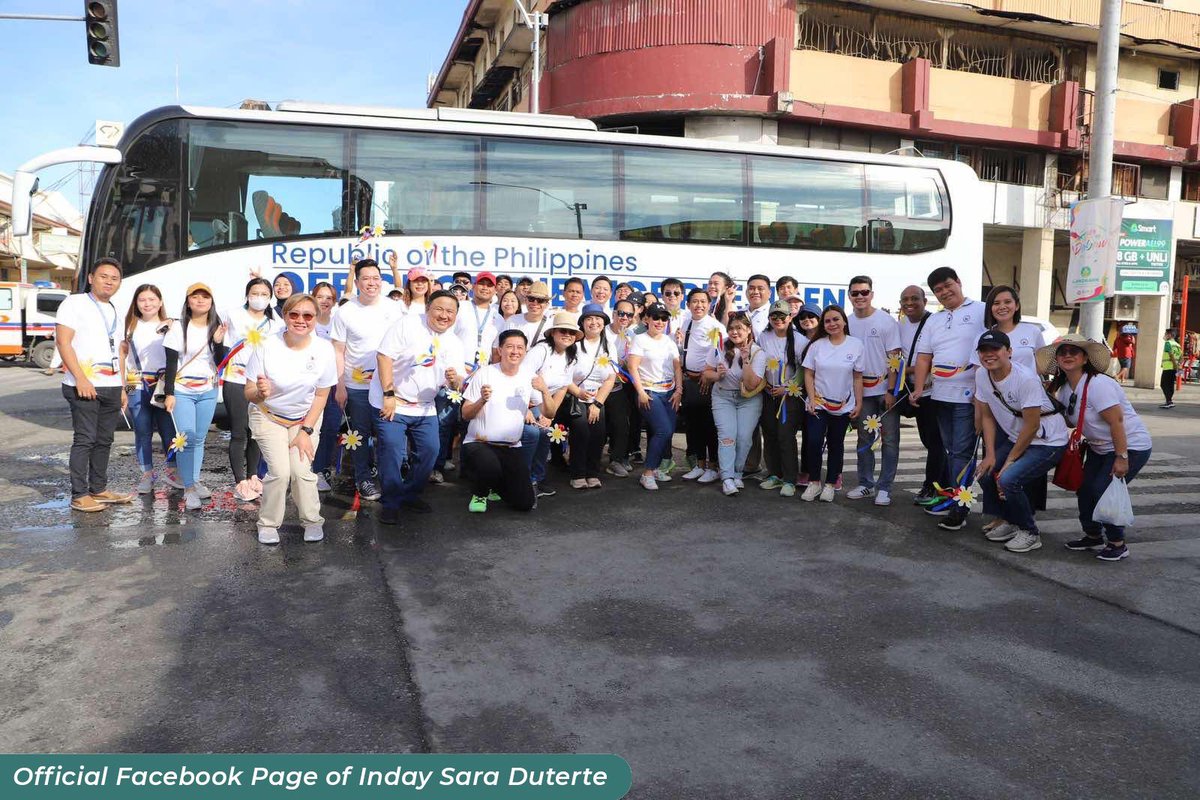 indaysara's tweet photo. Lumahok ang Office of the Vice President sa ginanap na “Parada Dabawenyo” sa Davao City bilang bahagi ng selebrasyon ng Araw ng Dabaw.

Isa ang OVP SA 273 contingents mula sa iba’t ibang mga non-government organizations, people’s organizations, private companies, (1/3) https://t.co/IsM9wfygEj