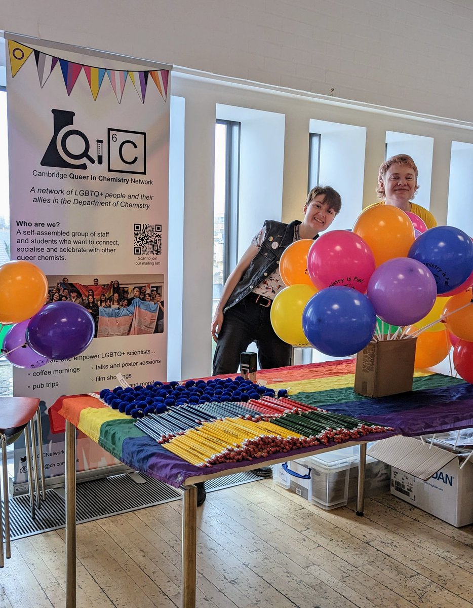 We're ready to welcome you to the @ChemCambridge open day! Come up to the Cybercafe to build some molecules and hang out with some fabulous ppl 🌈🧪 #QueerinSTEM #LGBTinSTEM