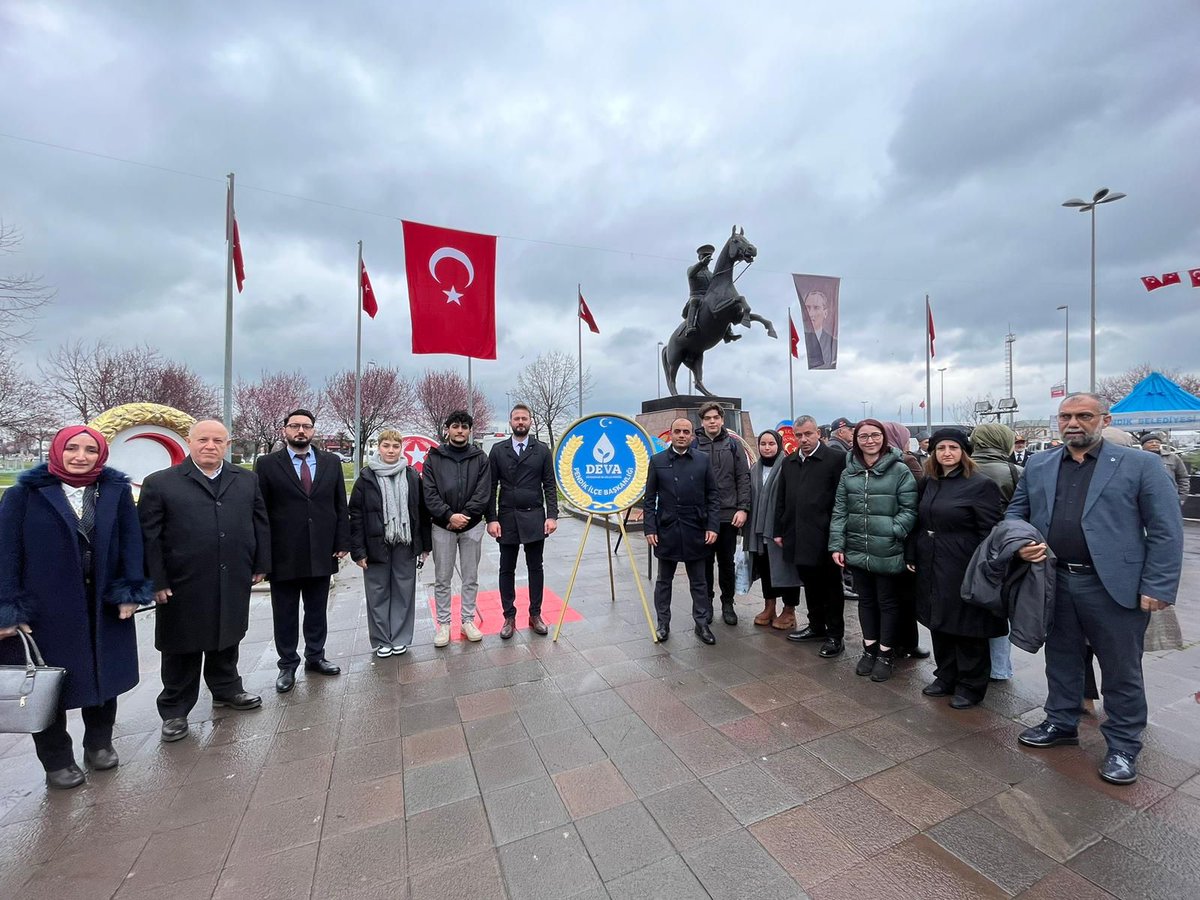 DevaIcAnadolu's tweet photo. Pendik Kaymakamımız Sayın Dr. Hülya Kaya'nın katılımı ile 18 Mart Çanakkale Şehitlerini anma töreninde yerimizi aldık.
Geçmişini bilmeyenin geleceği olamaz.
#PendikDeva #DevaKadında https://t.co/82kDkWz2Um