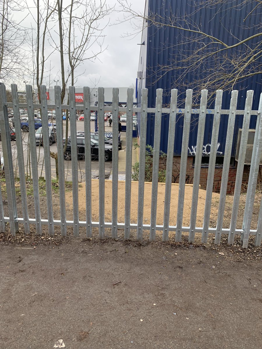 Used to be able to walk through here to get to <a href="/TheRangeUK/">The Range UK</a> but <a href="/ChesterfieldBC/">Chesterfield Borough Council</a> have decided they don’t want to encourage walking by putting in an ugly looking fence. I won’t be visiting the Range today.