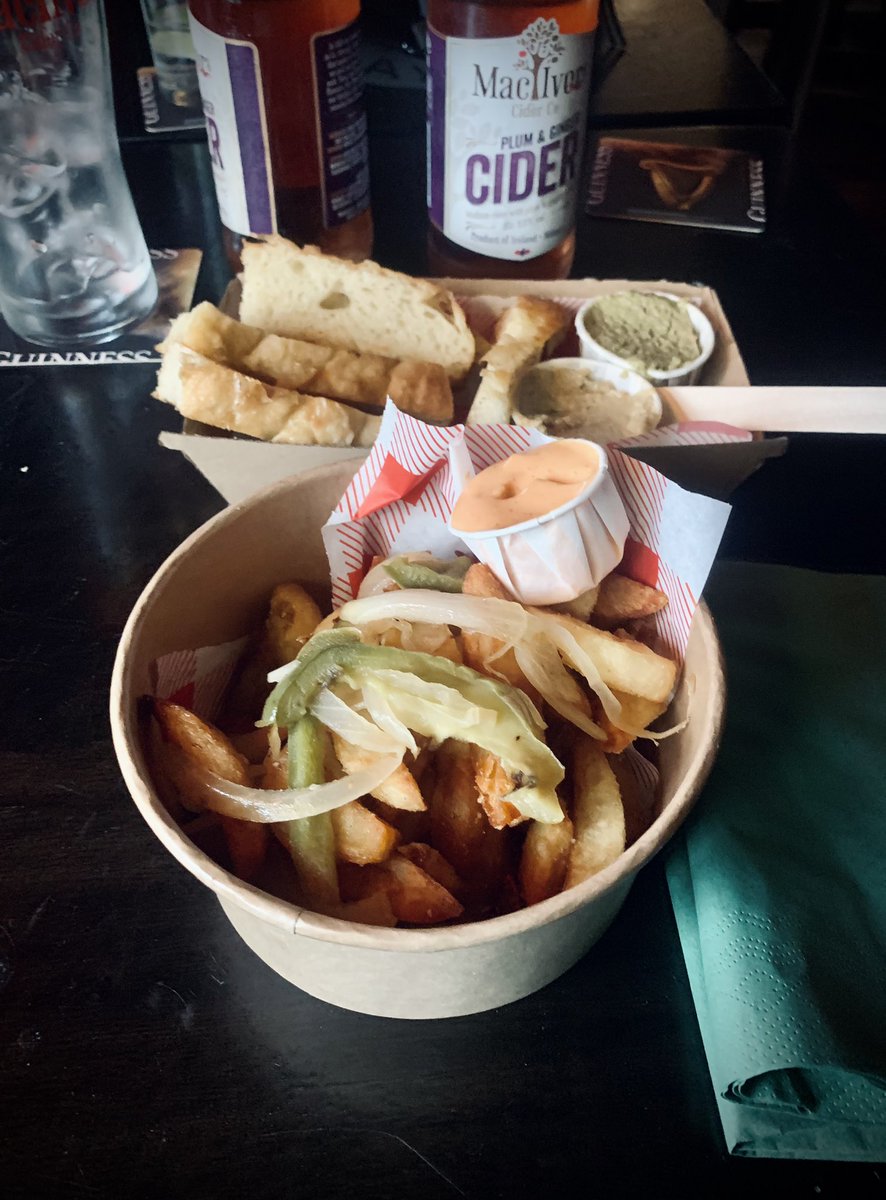 jucopel's tweet photo. Last night @The_AmericanBar. Amazing food &amp; service.

@BeebsyMcA put on a clip of The American Bar in the 90s so I was in the American Bar watching customers of the American Bar watching customers of the American Bar.

My first @Malojian gig. Absolutely stunning. #lafeilepadraig https://t.co/I13YbwXNgZ