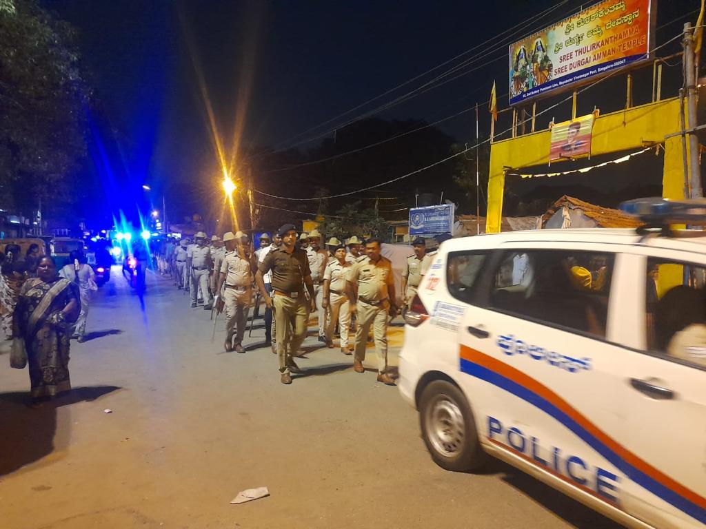 DCP Central Division,ಉಪ ಪೊಲೀಸ್ ಆಯುಕ್ತ ಕೇಂದ್ರ ವಿಭಾಗ (@dcpcentralbcp) on Twitter photo ಶಾಂತಿ ಪ್ರಿಯ, ಸಹೃದಯಿ ನಾಗರೀಕರ ಸೇವೆಗೆ ನಾವು ಸದಾ ಸಿದ್ದ, ಕಾನೂನು ಗೌರವಿಸುವವರನ್ನು ಕಾಪಾಡಲು ನಾವು ನಮ್ಮ ಕರ್ತವ್ಯದಲ್ಲಿ ಬದ್ದವೆಂದು #ಅಶೋಕನಗರದ ಬೀದಿಗಳಲ್ಲಿ ಪಥಸಂಚಲನ ನಡೆಸಿದ ಪೊಲೀಸರು & ವಿಶೇಷ ಪಡೆಯ ಅಧಿಕಾರಿ ಸಿಬ್ಬಂದಿಗಳು
<a href="/BlrCityPolice/">ಬೆಂಗಳೂರು ನಗರ ಪೊಲೀಸ್ BengaluruCityPolice</a> . ಶಾಂತಿ ಪ್ರಿಯ, ಸಹೃದಯಿ ನಾಗರೀಕರ ಸೇವೆಗೆ ನಾವು ಸದಾ ಸಿದ್ದ, ಕಾನೂನು ಗೌರವಿಸುವವರನ್ನು ಕಾಪಾಡಲು ನಾವು ನಮ್ಮ ಕರ್ತವ್ಯದಲ್ಲಿ ಬದ್ದವೆಂದು #ಅಶೋಕನಗರದ ಬೀದಿಗಳಲ್ಲಿ ಪಥಸಂಚಲನ ನಡೆಸಿದ ಪೊಲೀಸರು & ವಿಶೇಷ ಪಡೆಯ ಅಧಿಕಾರಿ ಸಿಬ್ಬಂದಿಗಳು
<a href="/BlrCityPolice/">ಬೆಂಗಳೂರು ನಗರ ಪೊಲೀಸ್ BengaluruCityPolice</a> .