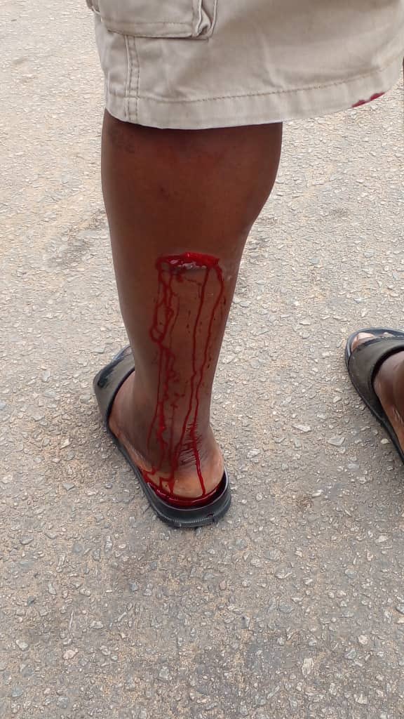VictorIsrael_'s tweet photo. People at  Yaya Abatan Polling Unit Voted and we're waiting to secure their Vote. Thugs came in and chased everyone home.. scattering chairs and tables Injuring one of the observers in the process

Nigerians speak up 📌 https://t.co/Ib9xl99YsP