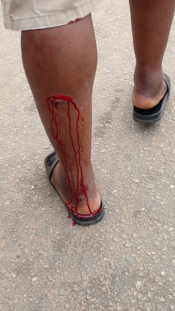 People at  Yaya Abatan Polling Unit Voted and we're waiting to secure their Vote. Thugs came in and chased everyone home.. scattering chairs and tables Injuring one of the observers in the process

Nigerians speak up 📌