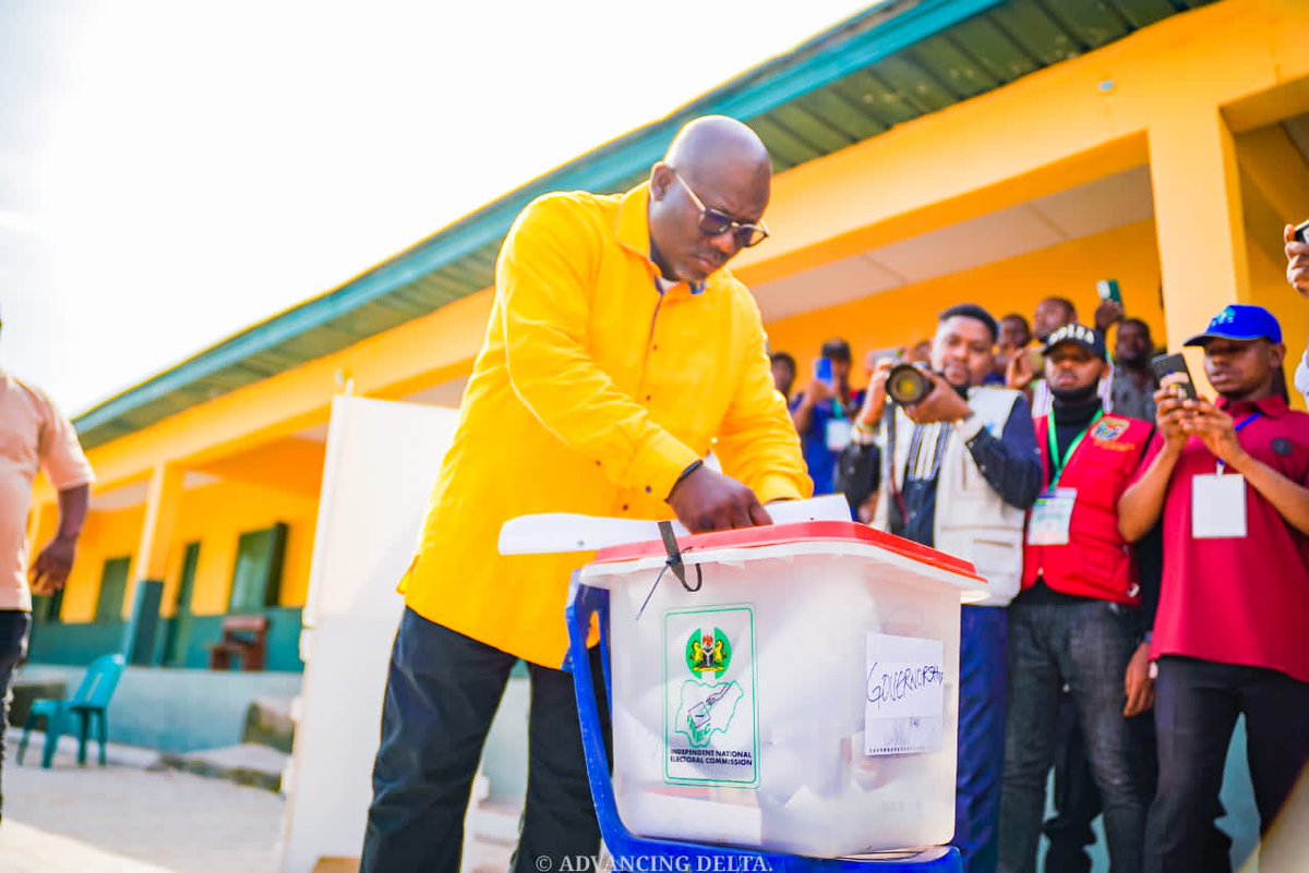 edema_isadore's tweet photo. Our incoming Governor of Delta State casts his vote, Hon. Sheriff✅
#VotePDP 
#VoteSheriff https://t.co/rQ5kPaZyli