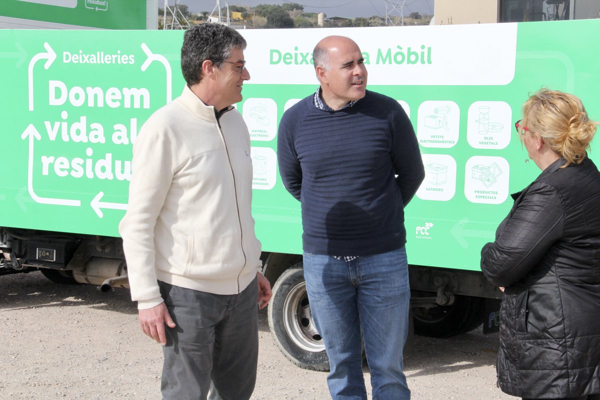 mancomunitatPG's tweet photo. 🟩♻ Aquest matí s’ha presentat el nou servei de deixalleria mòbil que la @mancomunitatPG presta a 11 municipis del territori.
#deixalleriamobil #mancomunitatPG #reciclatge #vegueriapenedes #residus https://t.co/RcVPAfmK7A