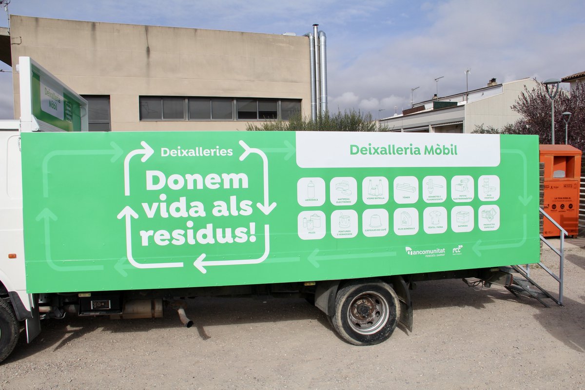 mancomunitatPG's tweet photo. 🟩♻ Aquest matí s’ha presentat el nou servei de deixalleria mòbil que la @mancomunitatPG presta a 11 municipis del territori.
#deixalleriamobil #mancomunitatPG #reciclatge #vegueriapenedes #residus https://t.co/RcVPAfmK7A