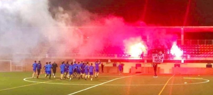 montero_953's tweet photo. Lo que se está viviendo en mi pueblo es una auténtica pasada. Espectacular!! #Unsueñoquevuelve @aznalcazarCd 💙❤️ https://t.co/1F6fqnEPM2