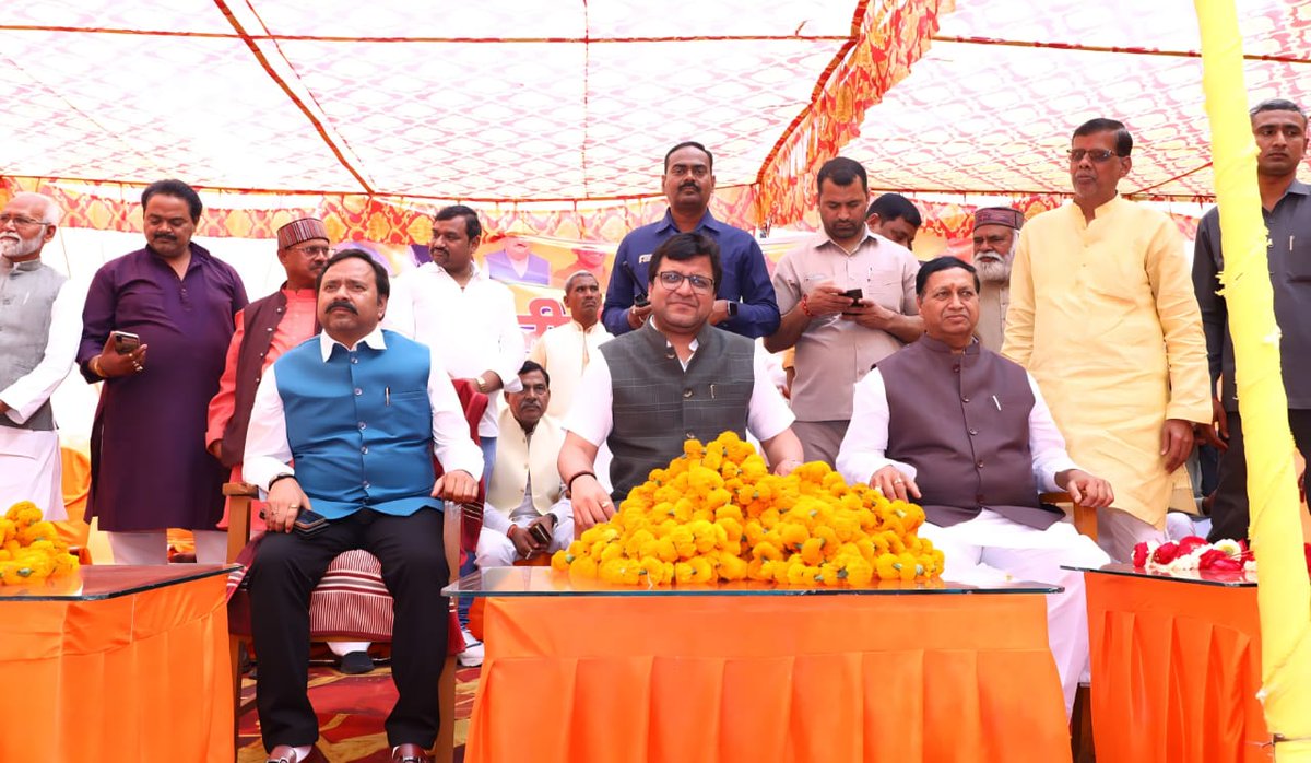 nitinagarwal_n's tweet photo. आज संडीला, हरदोई में माननीय एमएलसी श्री अशोक कुमार अग्रवाल जी द्वारा आयोजित 'होली मिलन समारोह' में सम्मानित क्षेत्रवासियों से मिलकर प्रेम, उमंग और सौहार्द के महापर्व होली की आत्मीय बधाई एवं शुभकामनाएं दी। 

समारोह में माननीय जन प्रतिनिधिगण एवं पार्टी पदाधिकारीगण उपस्थित रहे। https://t.co/AavBcOMsuD