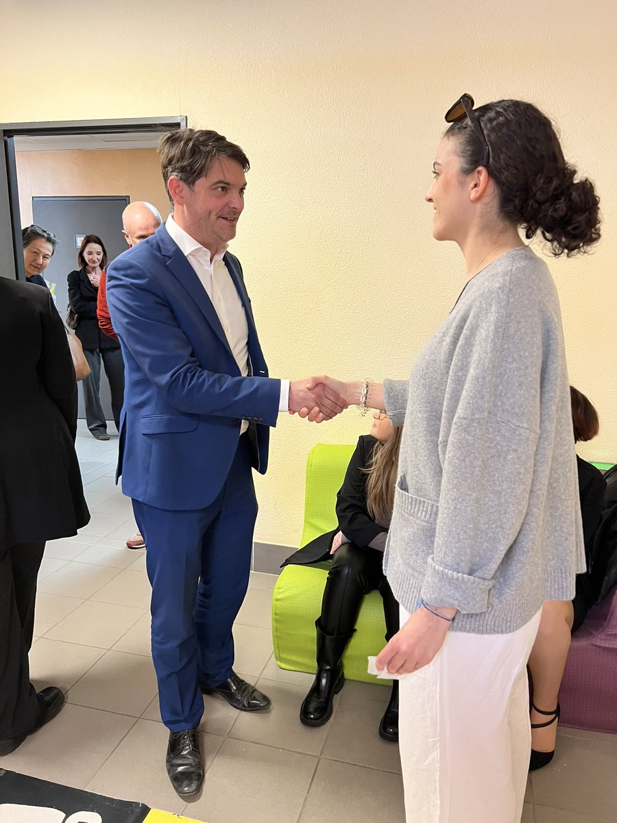 👟 Notre équipe de jeunes engagés était au Lycée Francis De Croisset, à #Grasse, pour y déployer le village sur l’#EgaliteFH.
👟 Lutte contre le #sexisme et sensibilisation à grande échelle avec <a href="/JeromeViaud/">Jérôme Viaud</a> !