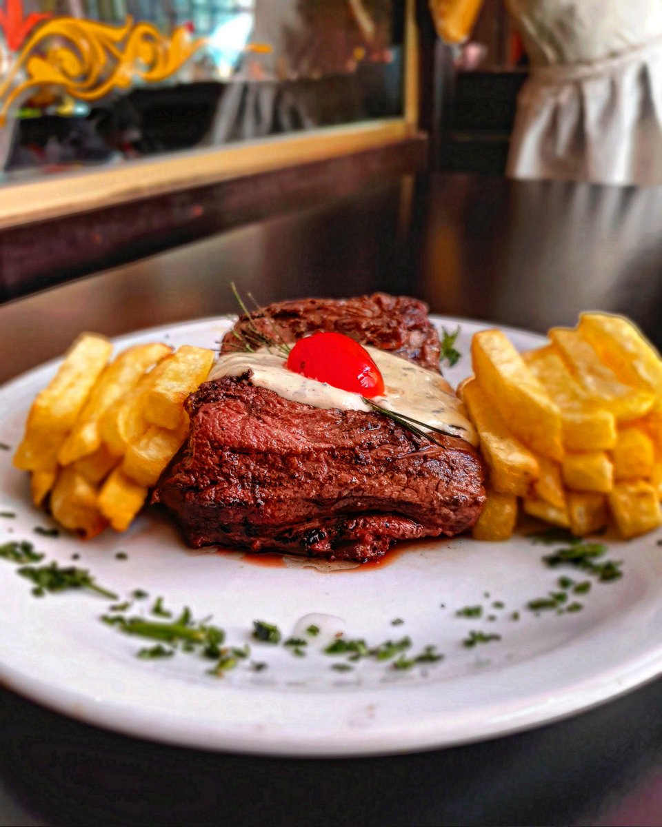 ParrillaGaucho's tweet photo. 3 meses gente 🇦🇷🥇

SaIe SORTEO - 3 ⭐⭐ ⭐ Cenas: 

"Argentina Campeón del Mundo" para 2 personas [ 2 como 🇨🇵 ] 

¿Cómo participar? 
Me siguen, etiquetan a 2 amigos y dan RT.

Hasta el 23 de Marzo hay tiempo para 🔃 y @. 

Martes 28 de Marzo a las 18:12:22 pubIico Ios ganadores. https://t.co/okHHSd10xV