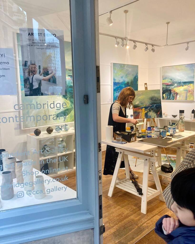 GElliottArtist's tweet photo. Thank you to Anne Garvey at The Cambridge Critique for a fabulous article about my painting demo @cca_gallery a few weeks back and my paintings. Anna usually writes about BIG exhibition so I feel honoured that she took such an interest in my work! ☺️ 
. … https://t.co/Utj379hhdI https://t.co/kbzTeuxR8H