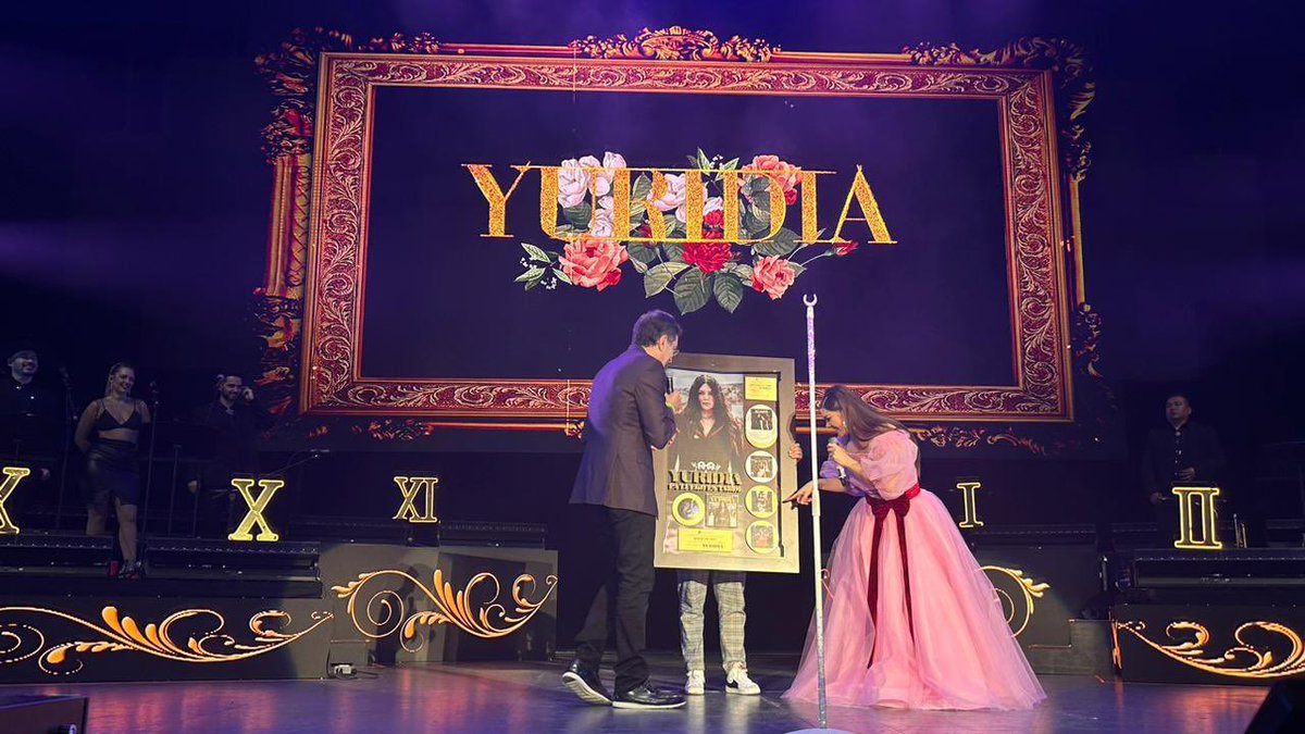 YuridiaFanVzla's tweet photo. Yuridia anoche en el @AuditorioMx #PaLuegoEsTardeTour https://t.co/NpU2NARaZ9
