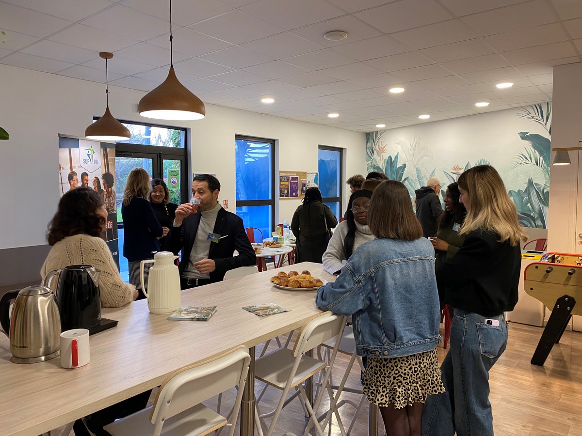 SUPdesRH's tweet photo. #JPO La journée est lancée !

Nous sommes heureux de vous accueillir afin de vous montrer notre environnement de travail et de répondre à l'ensemble de vos questions !

#JourneePortesOuvertes #SUPdesRH #formations #formationcontinue #ressourceshumaines #alternancerh https://t.co/jdEtHIbMIT